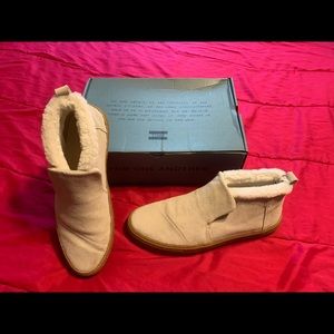 Toms insulated boot shoes size 11
